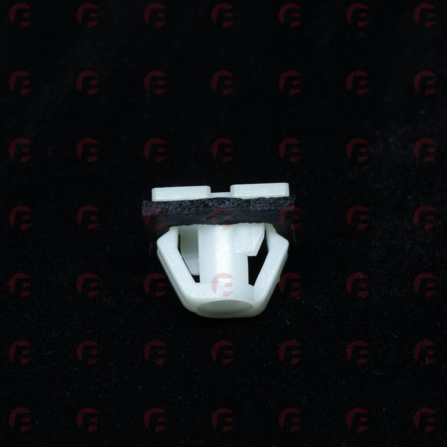 BODY SIDE MOULDING CLIP